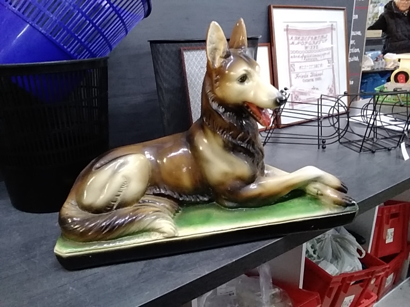 STATUE CHIEN BERGER ALLEMAND ANCIEN DANS L’ÉTAT 