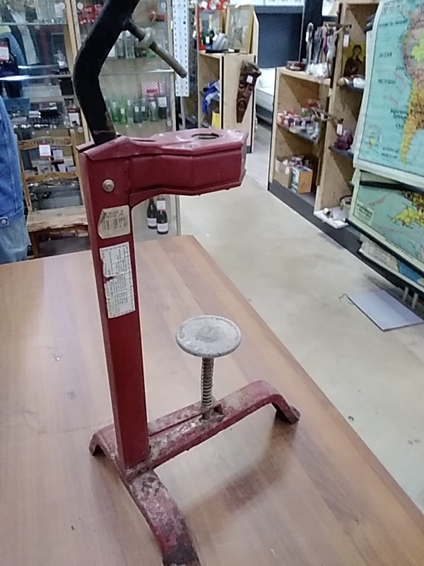 APPAREIL À BOUCHONNER 