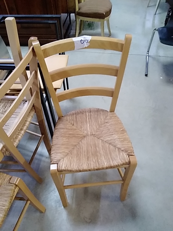 LOT DE 4 CHAISES PAILLÉES DANS L’ETAT 