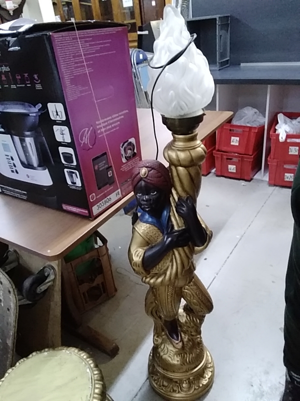 LAMPE SUR PIED AFRICAIN 