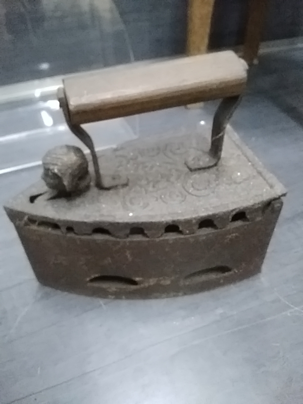 FER À REPASSER ANCIEN 