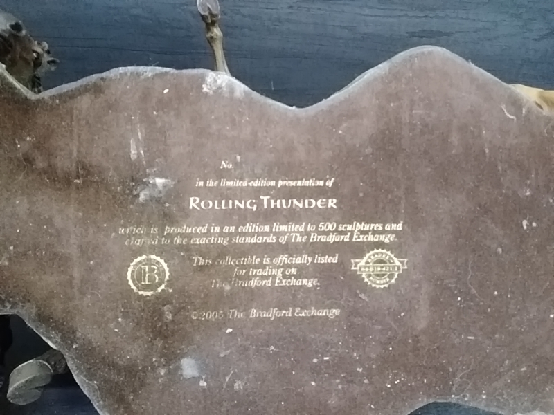 STATUETTE 5 CHEVEAUX ROLLING THUNDER 66 X 30CM