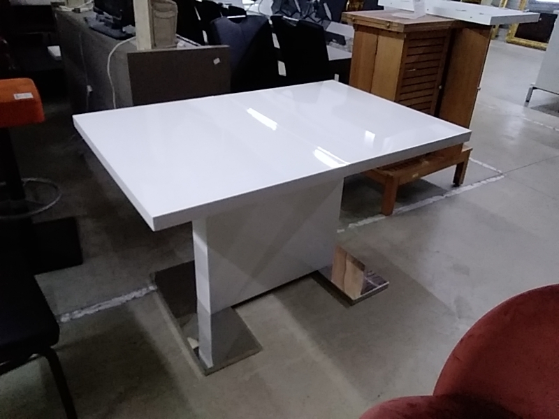 TABLE MODERNE LAQUÉE BLANCHE ET CHROMÉ AVEC 1 ALLONGE 