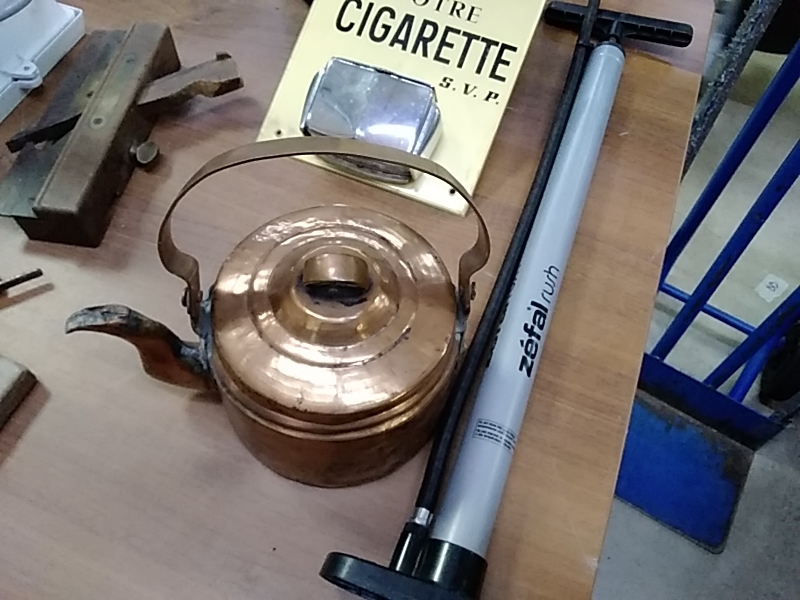 THÉIÈRE ANCIENNE CUIVRE 