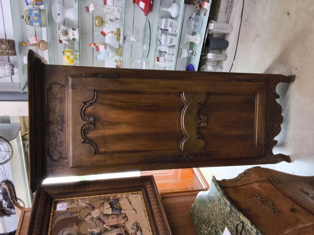 BONNETIÈRE SCULPTÉE ANCIENNE 