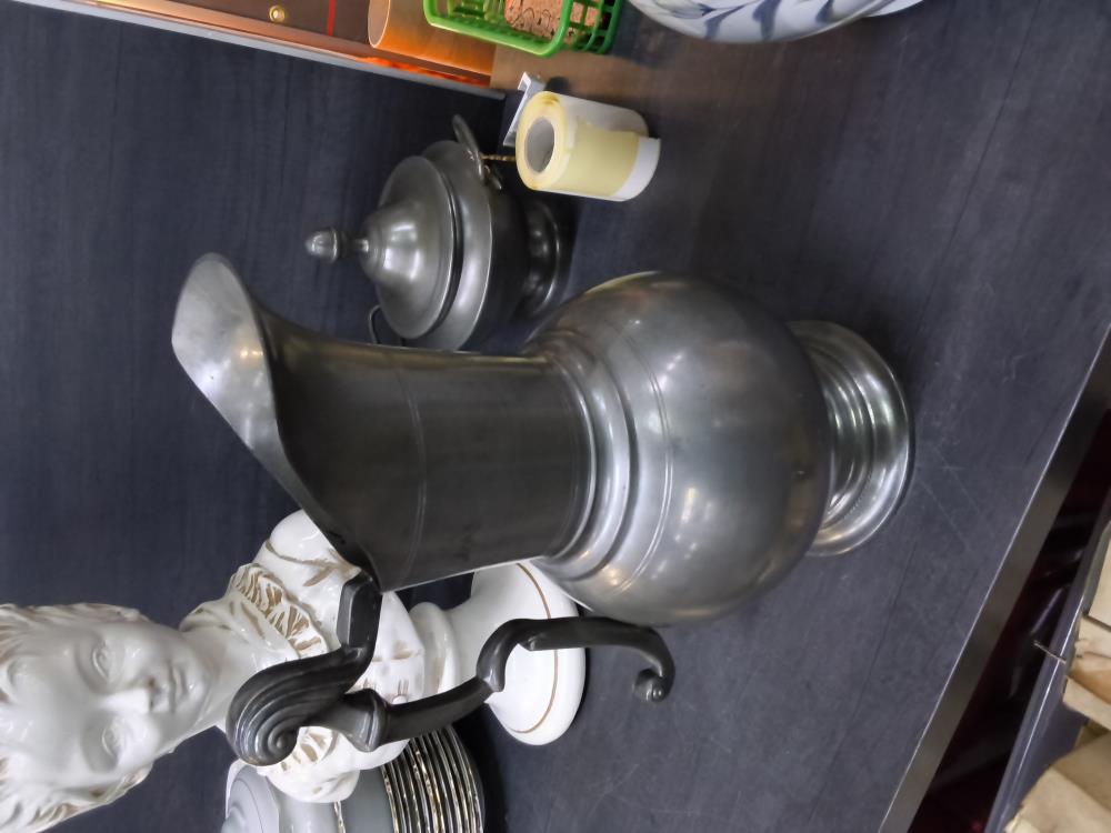 CRUCHE EN ETAIN HT 38CM