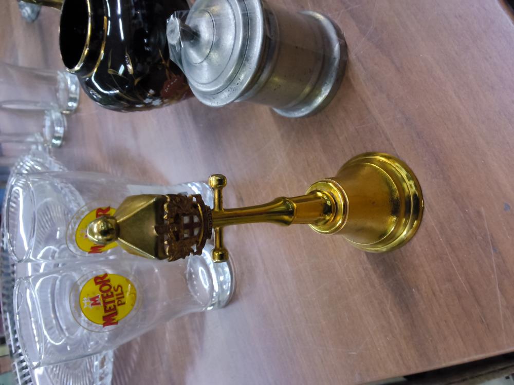 CLOCHE DORÉE LONDON