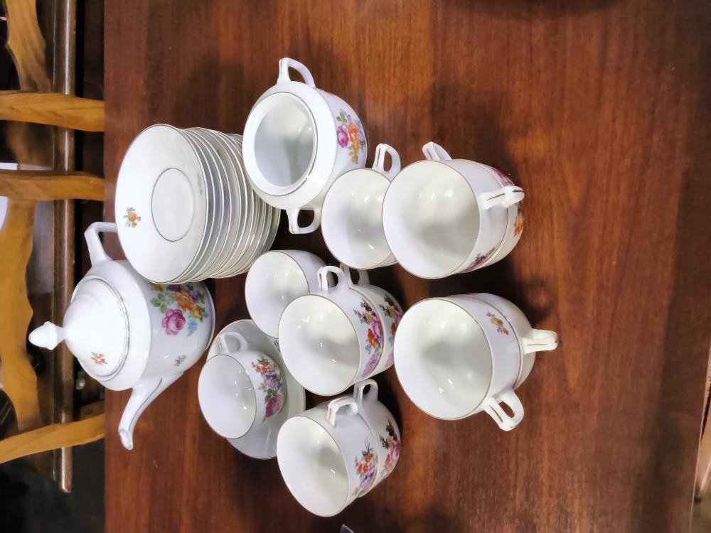 SERVICE À CAFÉ BAVARIA