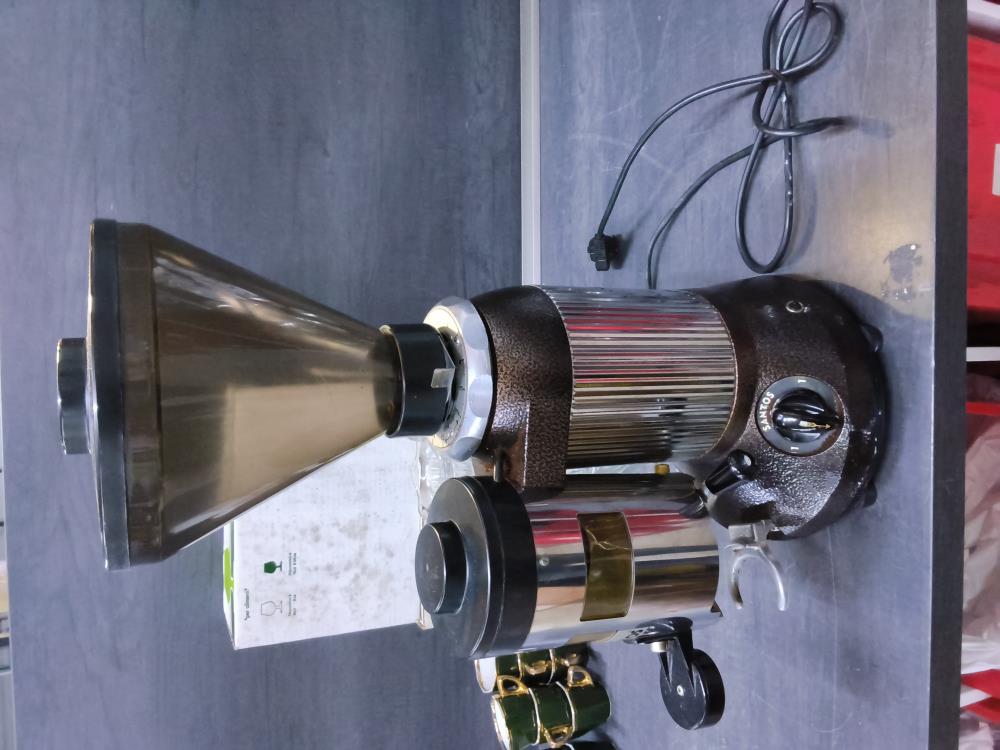 MOULIN A CAFÉ PROFESSIONNEL SANTOS DANS L'ÉTAT 