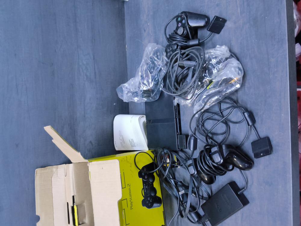 CONSOLE PLAY STATION 3 AVEC MANETTES