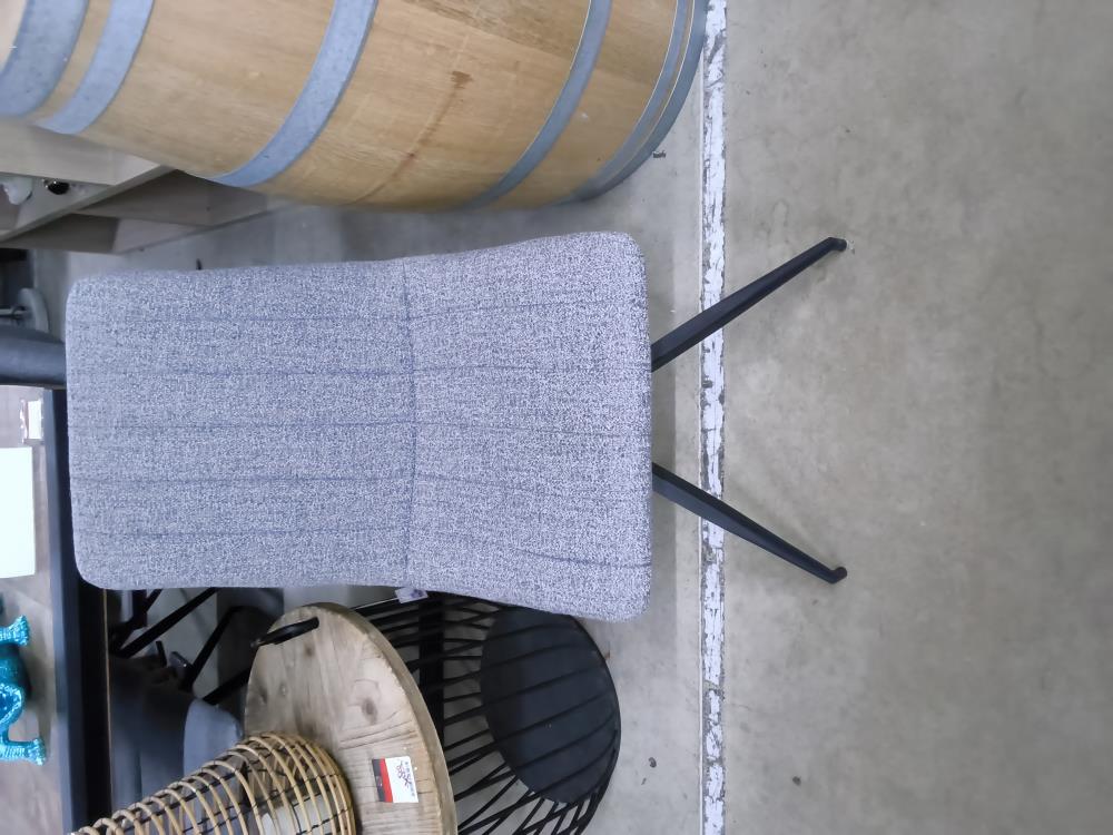 LOT DE 8 CHAISES MODERNES PIEDS MÉTALLIQUES TISSUS GRIS