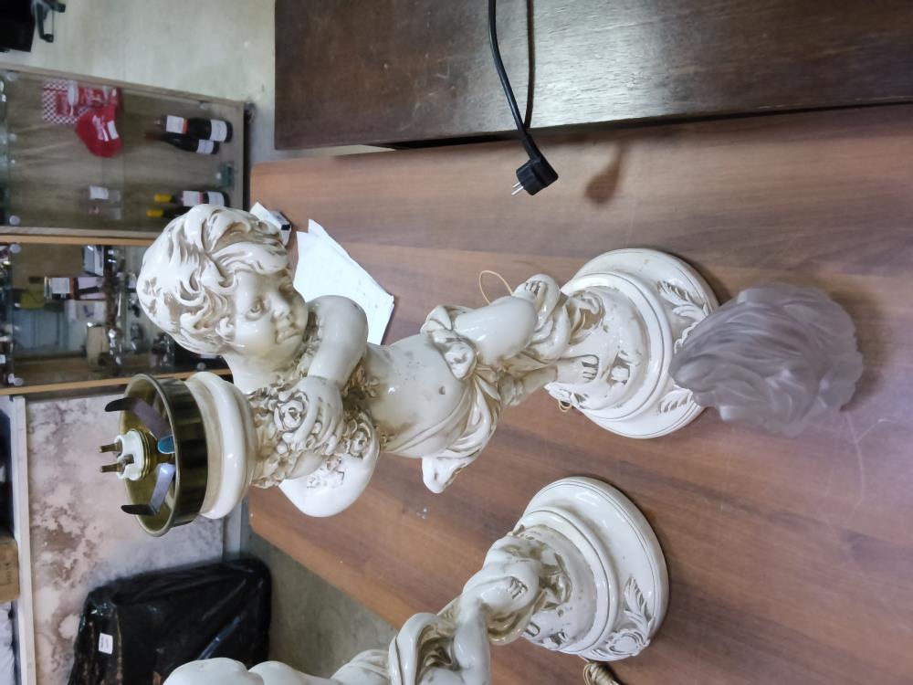 LAMPE À POSER ANGE BEIGE DANS L'ÉTAT 