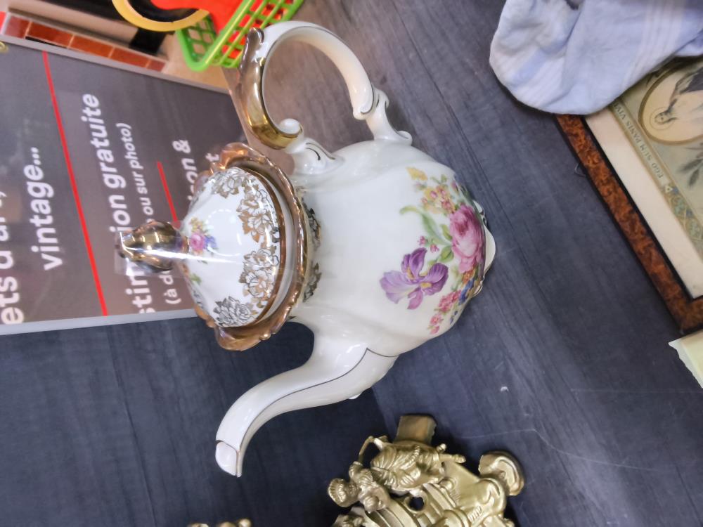 CAFETIÈRE DORÉE FLEURI