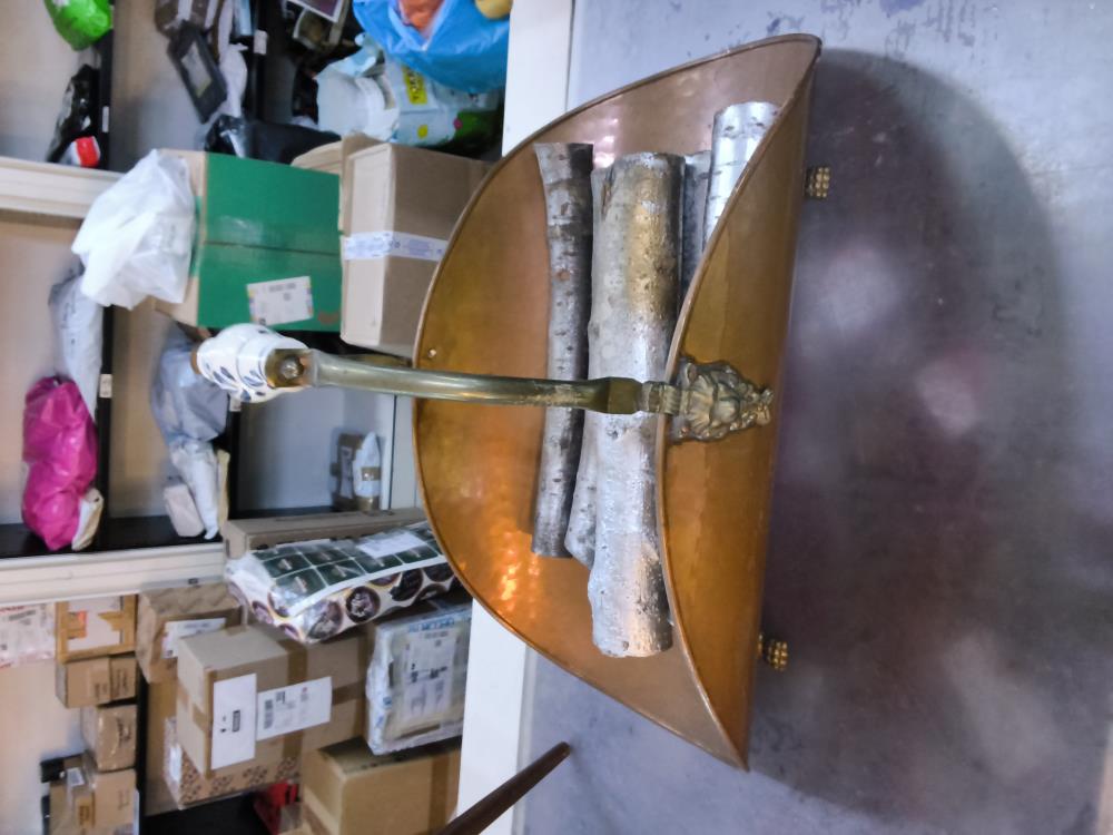 PORTE BUCHE CUIVRE AVEC BOIS