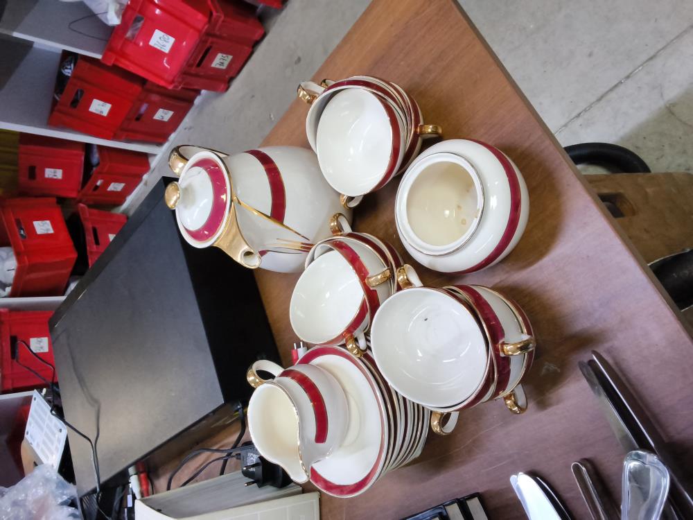 SERVICE A CAFÉ VB DANS L'ÉTAT BEIGE ROUGE