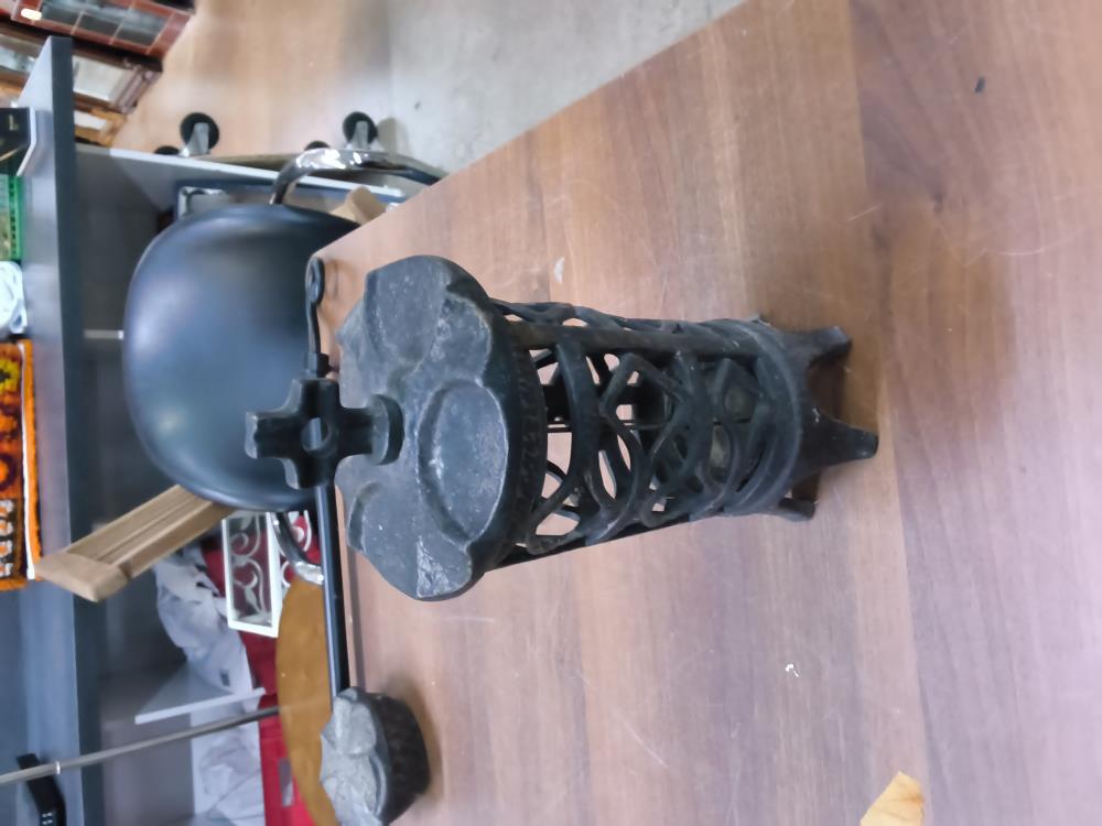 BOUGEOIR FONTE RELIGIEUX 