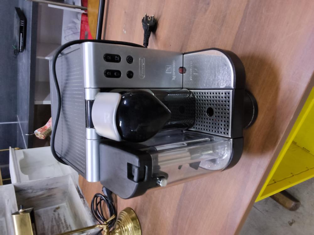 MACHINE À CAFÉ DELONGHI NESPRESSO