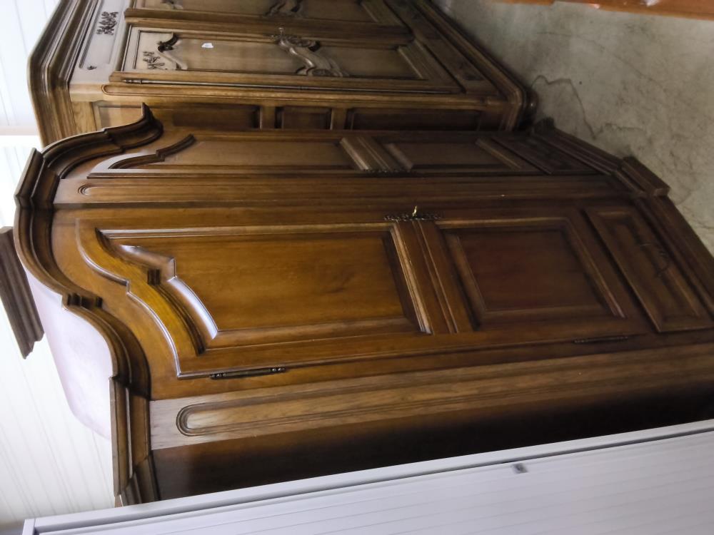 ARMOIRE 2 PORTES 2 TIROIRS CHAPEAU DE GENDARME 