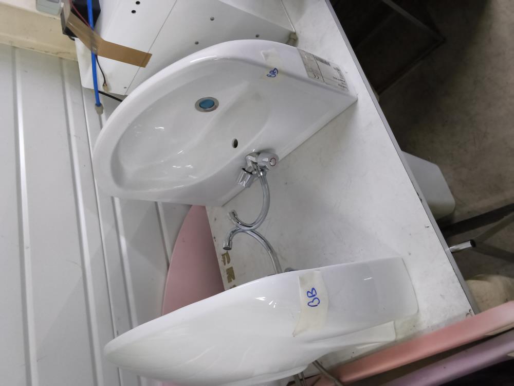 VASQUE AVEC ROBINETTERIE BLANC