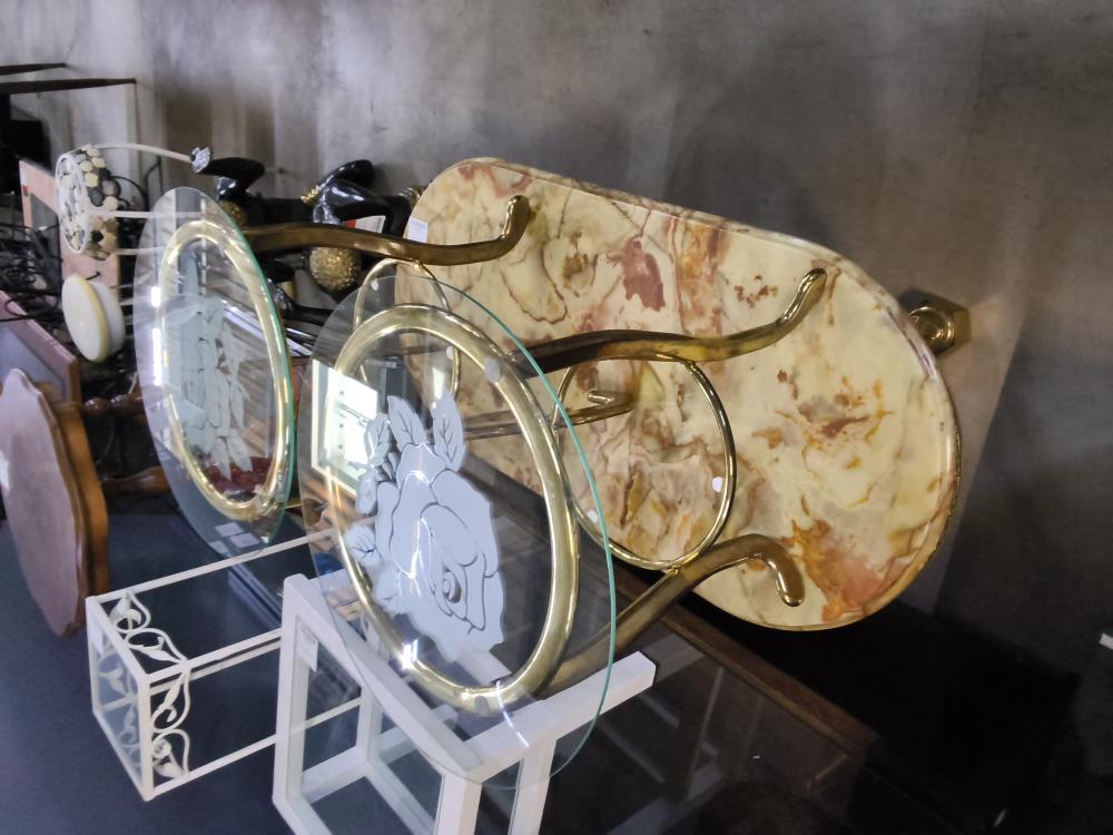 TABLE BASSE RONDE DORÉ VERRE