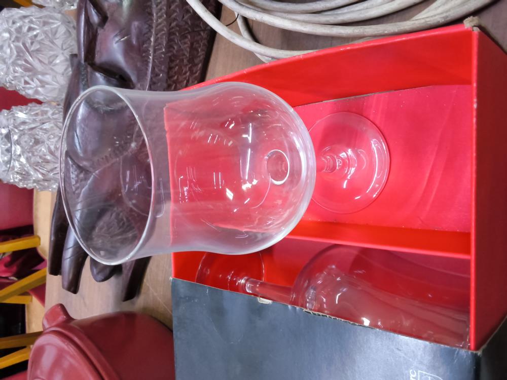 LOT DE 11 VERRES À VIN TGM