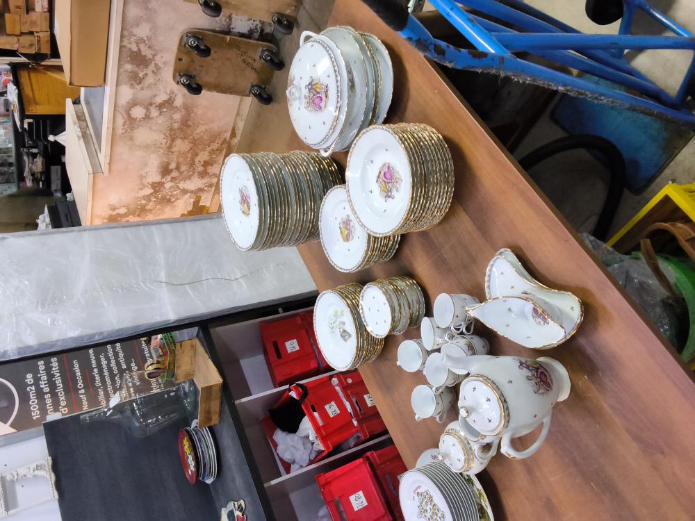 SERVICE PORCELAINE BLANC DORÉ LIMOGES 94 PIÈCES 