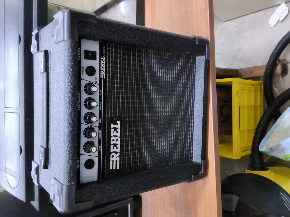 AMPLI DE GUITARE REBEL 