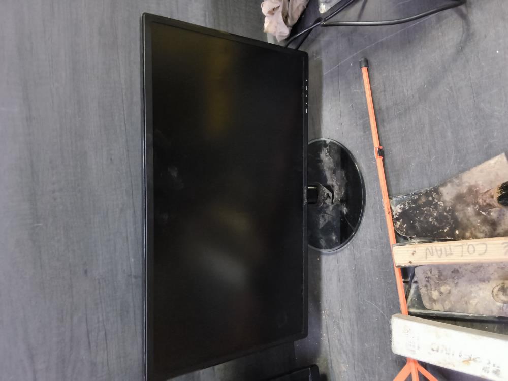 ÉCRAN ORDINATEUR SANS CÂBLE D’ALIMENTATION DANS L'ÉTAT 