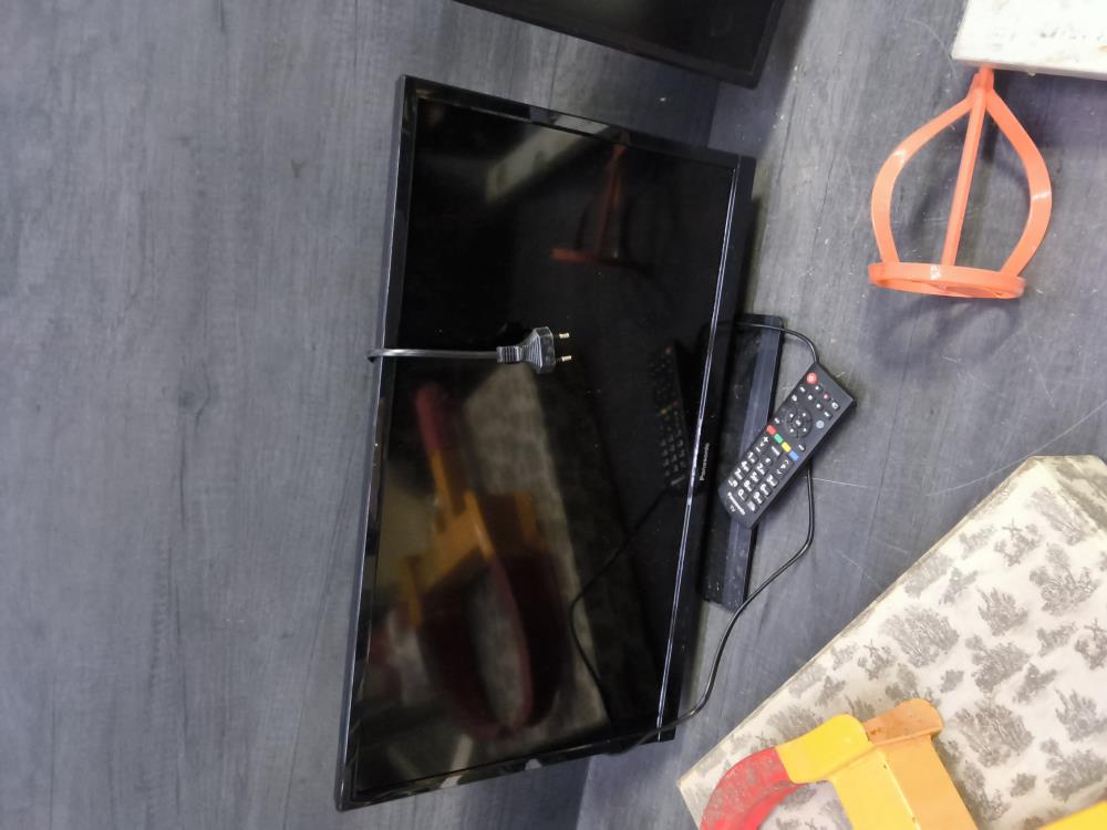 TÉLÉVISION PANASONIC AVEC TÉLÉCOMMANDE 