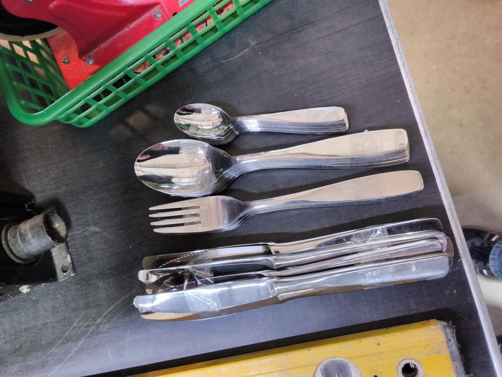 MÉNAGÈRE COMPLÈTE INOX 