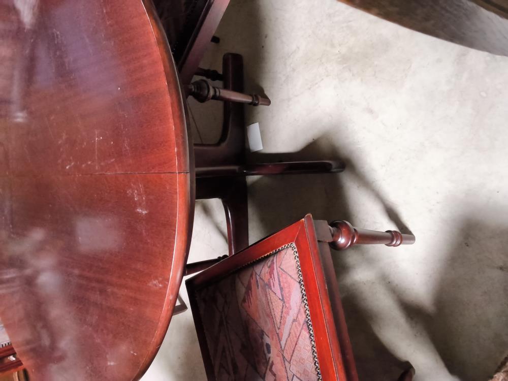 TABLE RONDE AVEC ALLONGE DANS L'ÉTAT 