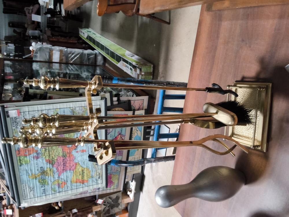 SERVANTE DE CHEMINÉE DORÉE 