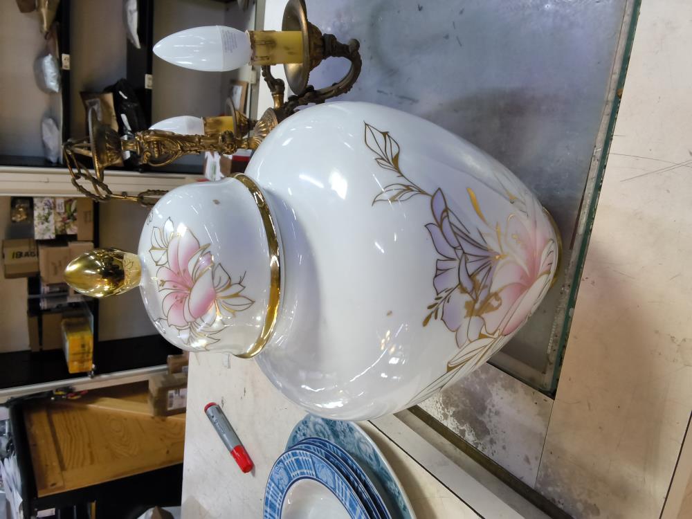 VASE URNEBLANC FLEURI 