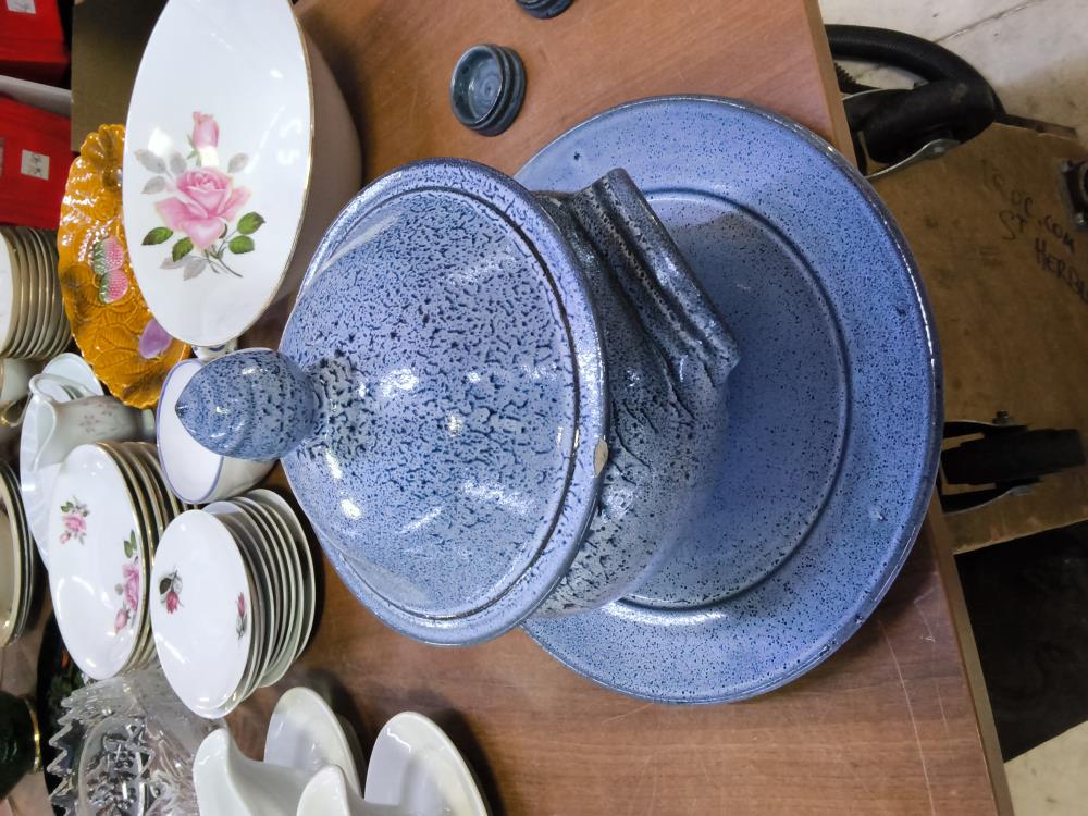 SOUPIÈRE AVEC ASSIETTE GRES DANS L'ÉTAT 