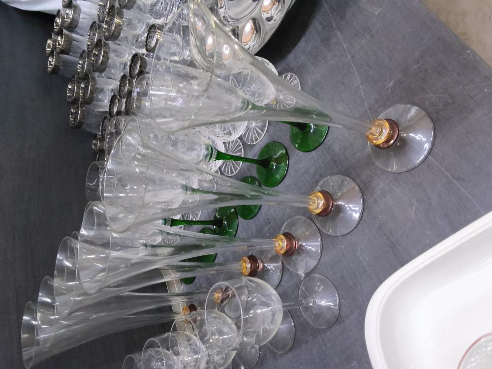 LOT DE 6 FLUTES AVEC BAGUES