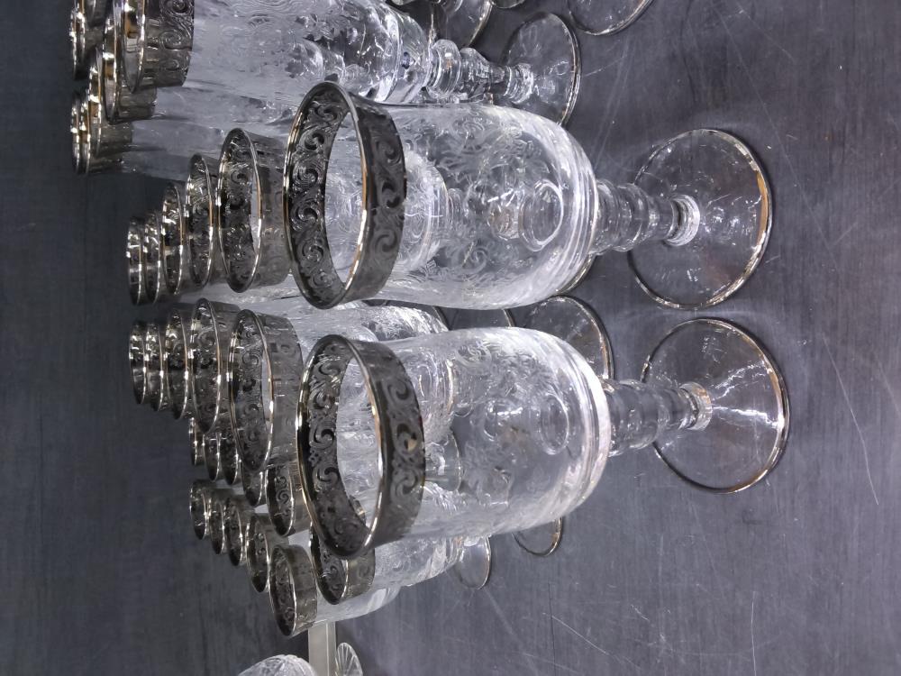 LOT DE 12 VERRES A VIN STYLE  MURANO MEDECIS ANNÉE 60