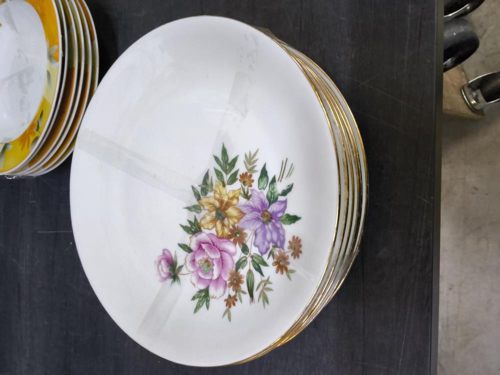 LOT DE 6 ASSIETTES PLATES PORCELAINE 