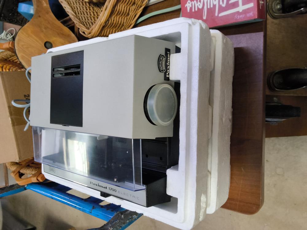 PROJECTEUR DIAPO VRAUN