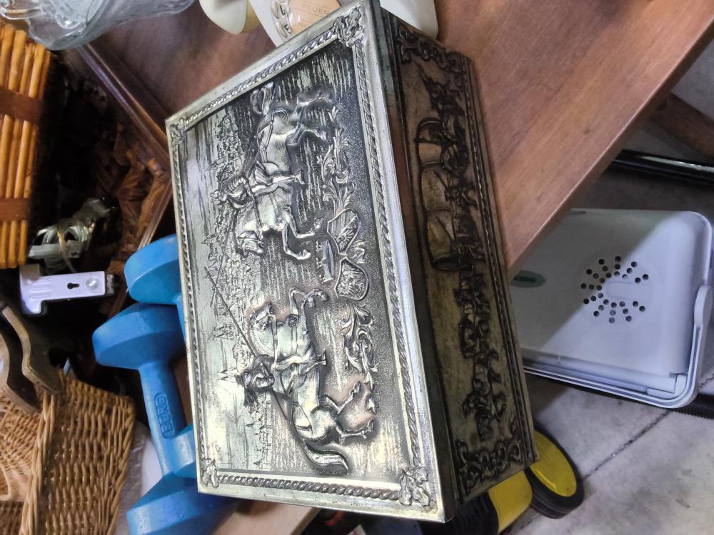 BOUTE MÉTALLIQUE GRISE