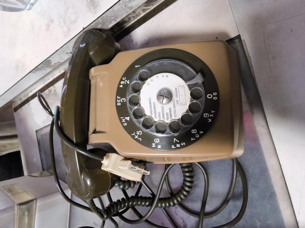 TÉLÉPHONE ANCIEN 