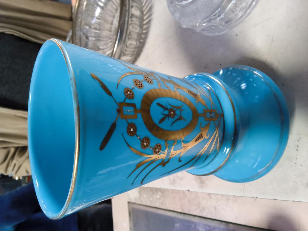 VASE OPALINE BLEU FIN 19EME