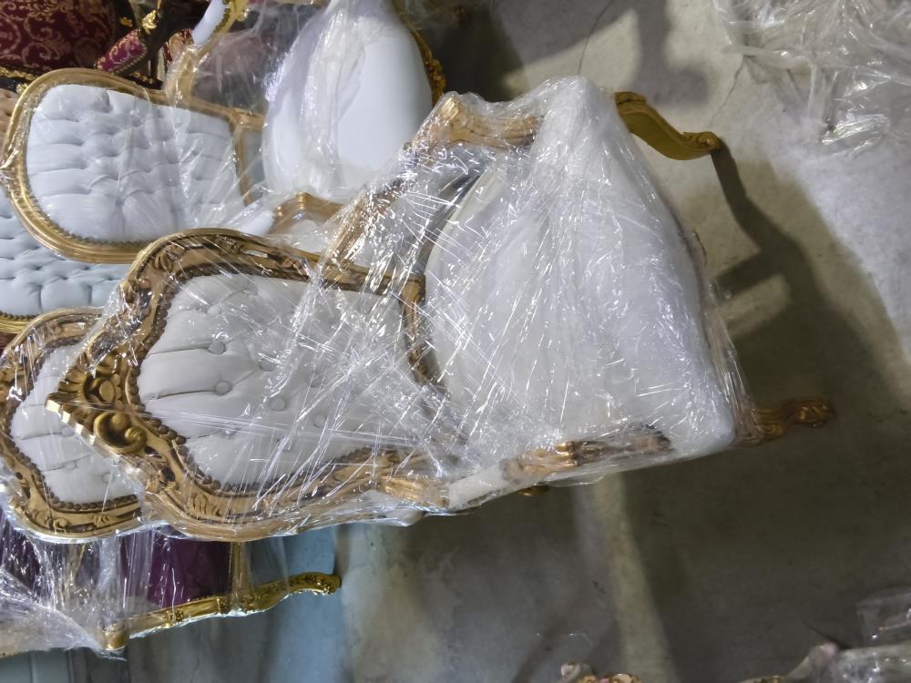 FAUTEUIL BAROQUE DORÉ SIMILI BLANC