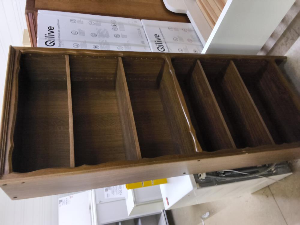 PETITE BIBLIOTHÈQUE 