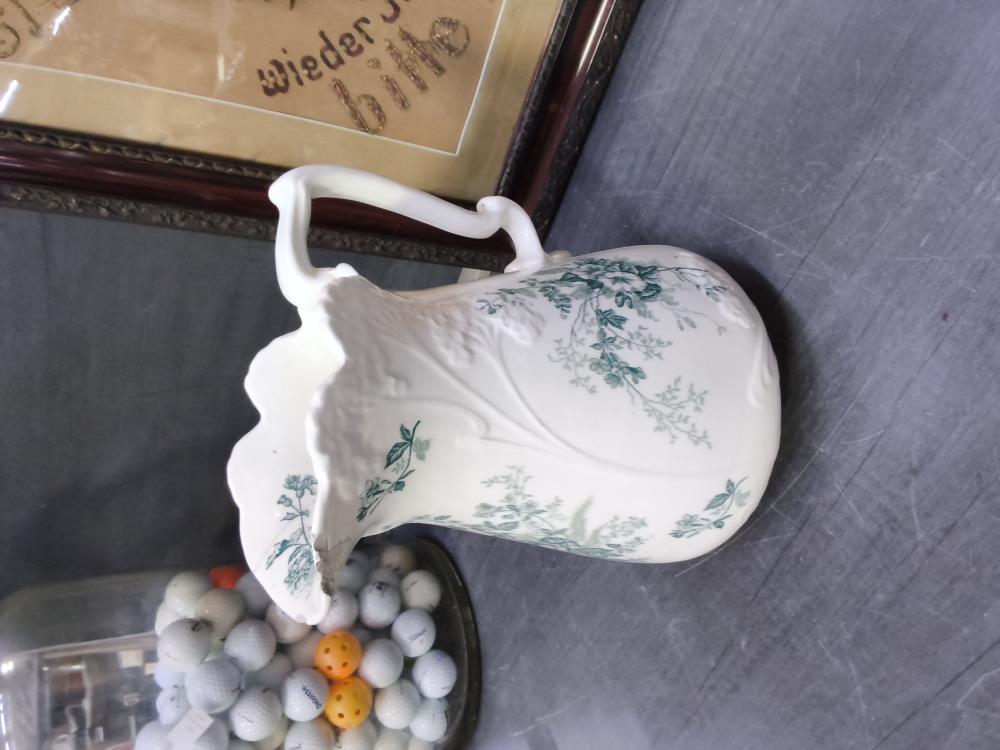 CRUCHE ÉBRECHÉE DANS L'ÉTAT 