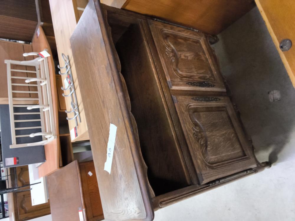 MEUBLE 2 PORTES AVEC NICHE