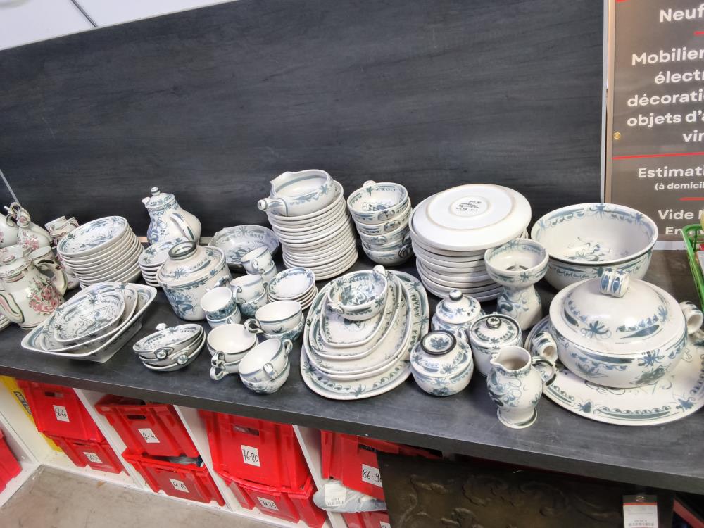 SERVICE EN GRES QUIMPER  KERA LUC NEUF  94 PIÈCES 