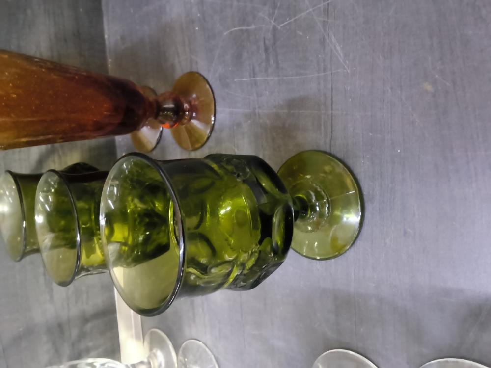 LOT DE 3 VERRES ANCIENS COULEUR VERT 