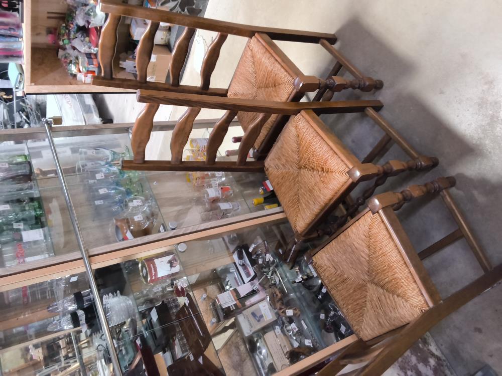 CHAISE PAILLEE DANS L'ÉTAT 