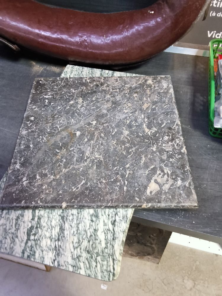 MARBRE CARRÉ GRIS