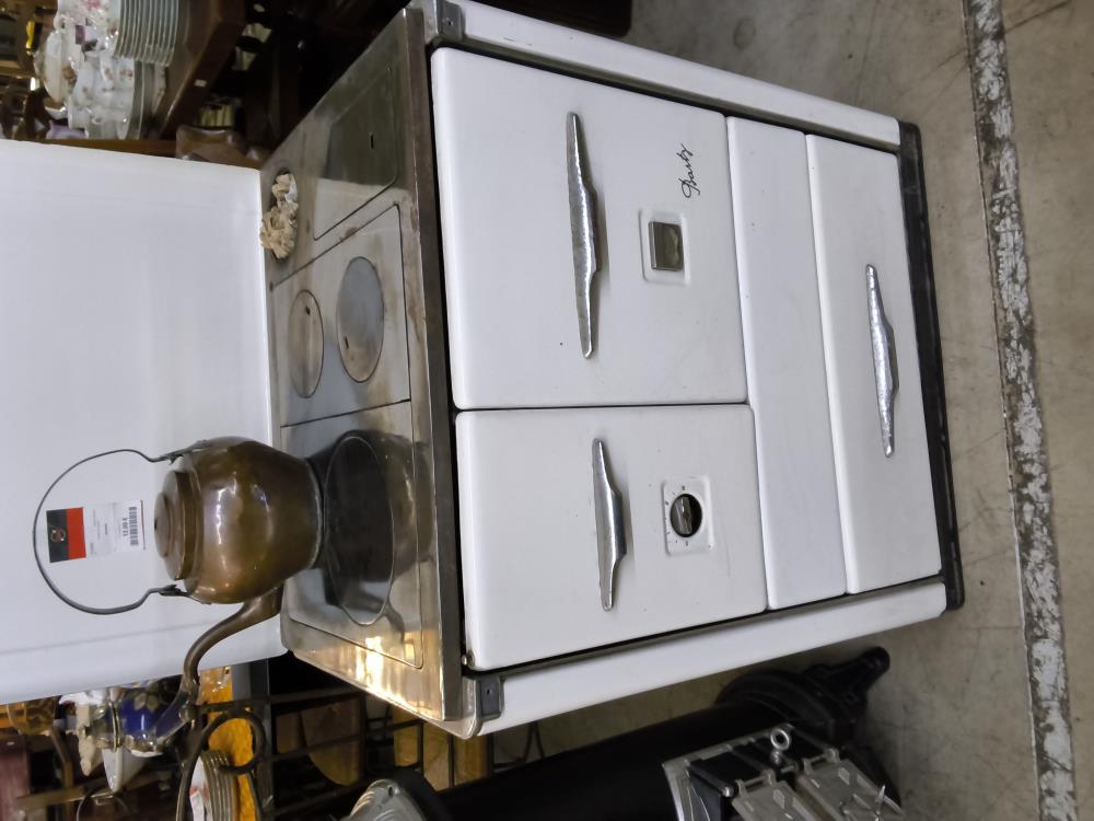 CUISINIÈRE ANCIENNE 